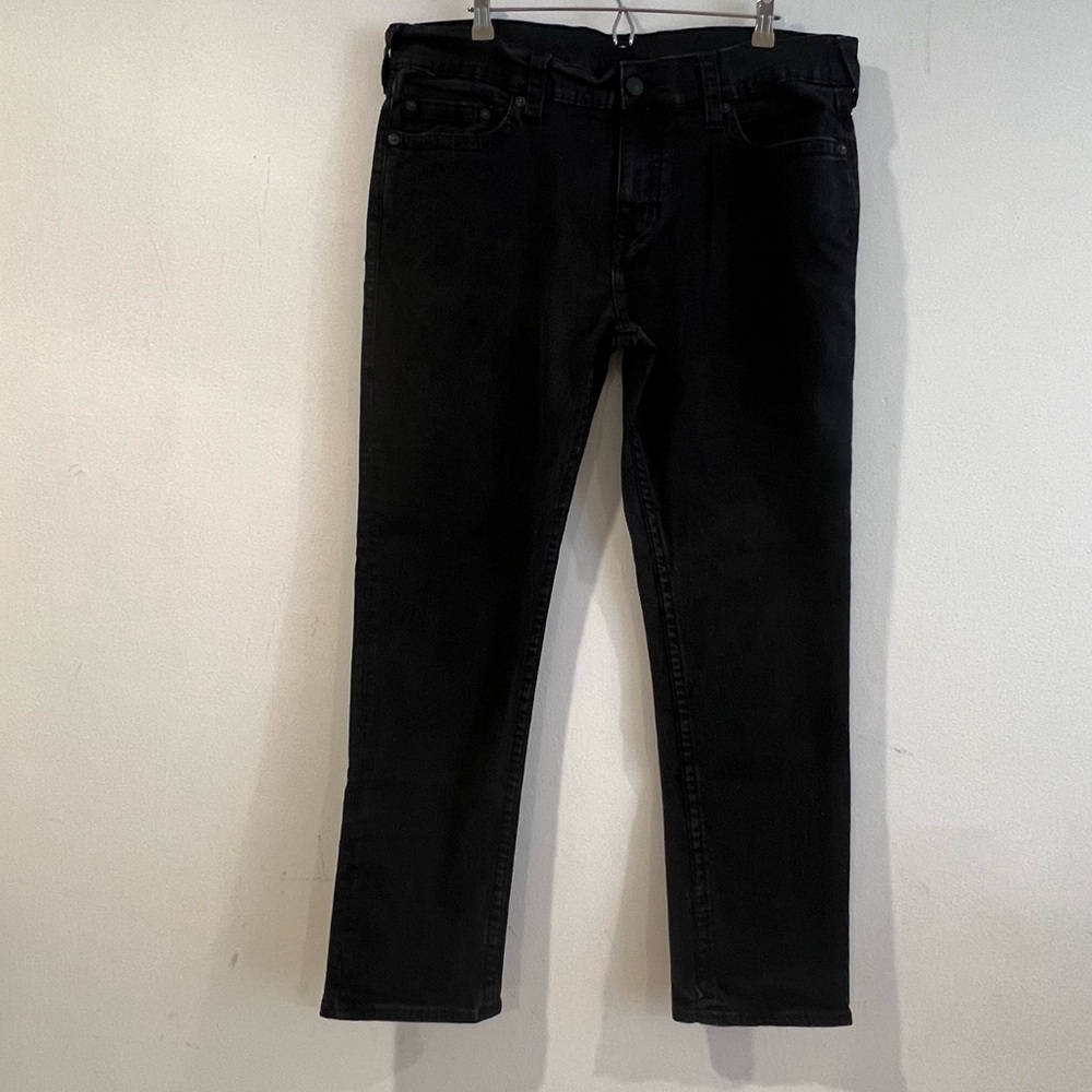 TRUE RELIGION • JEANS
Men • Size 38”•  style relaxed color black